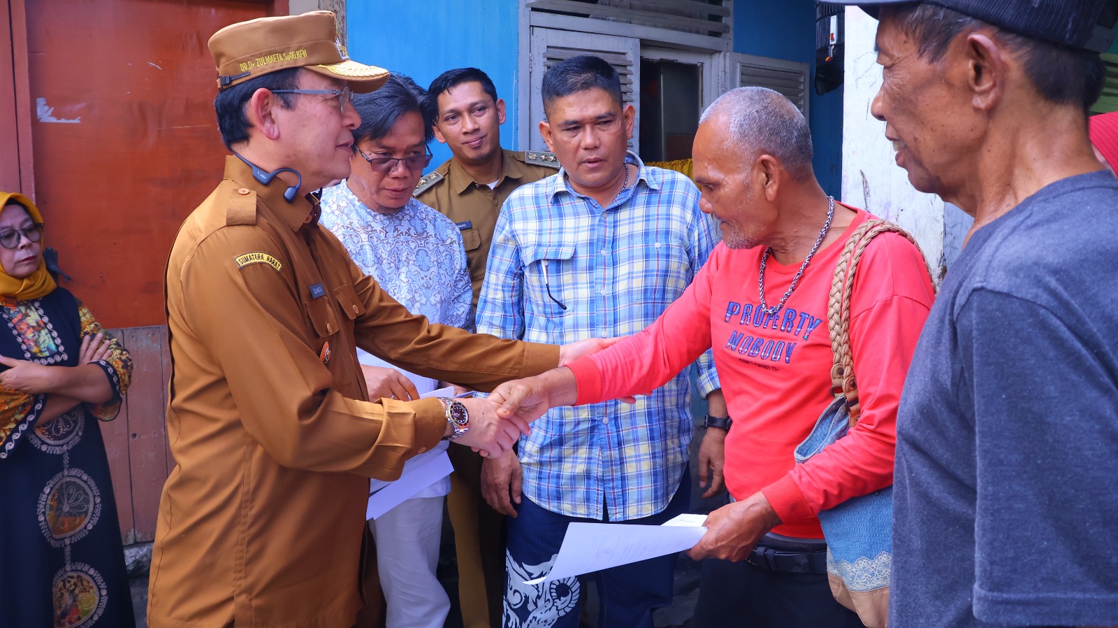 Pemko Payakumbuh dan Baznas Serahkan Bantuan Korban Kebakaran