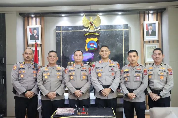 Prosesi pedang pora sambut Kapolres AKBP nur Ichsan Dwi Septianto
