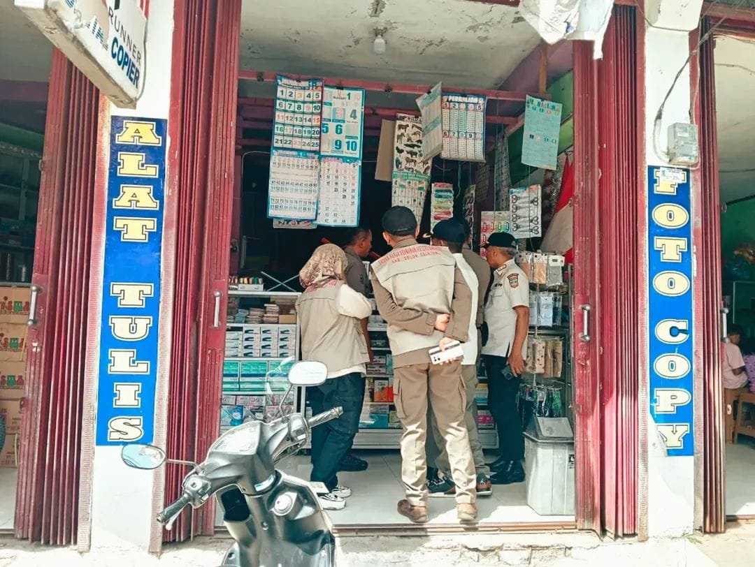 SATPOL PP & DAMKAR SOLOK SELATAN GELAR PATROLI PENERTIBAN ASN, SISWA, DAN PKL DI WILAYAH SANGIR