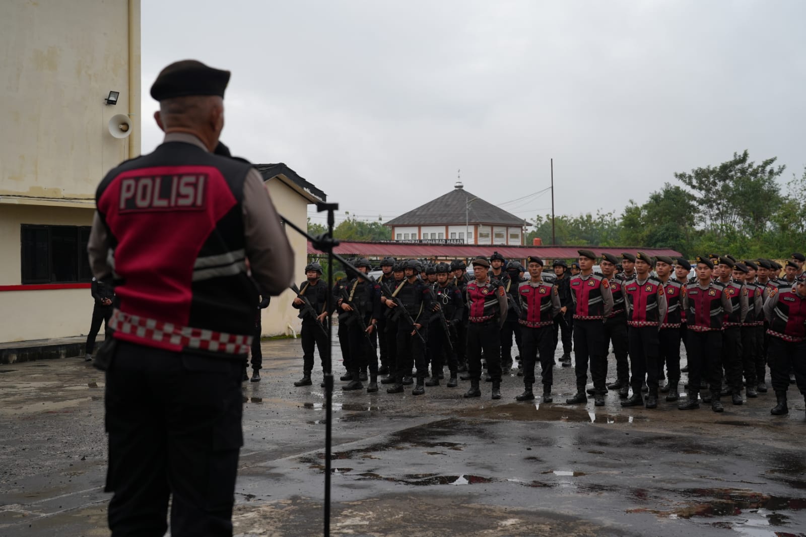 Kasubdit Dalmas Polda Sumsel Pimpin Apel Konsolidasi BKO Polda Sumsel di Polres Empat Lawang dalam Rangka PAM PSU Pilkada Empat Lawang.