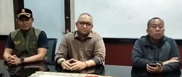 Digrebek Istri dan Warga Saat Sedang Mesum di Rumahnya, Camat Padang Selatan di Non Aktifkan