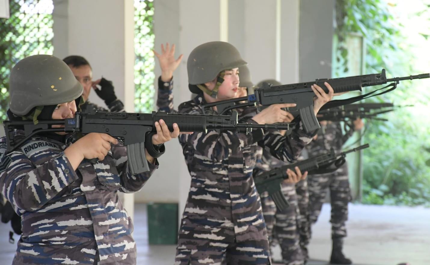 Pelihara Profesionalisme Prajurit, Lanal Palembang Gelar Latihan Menembak