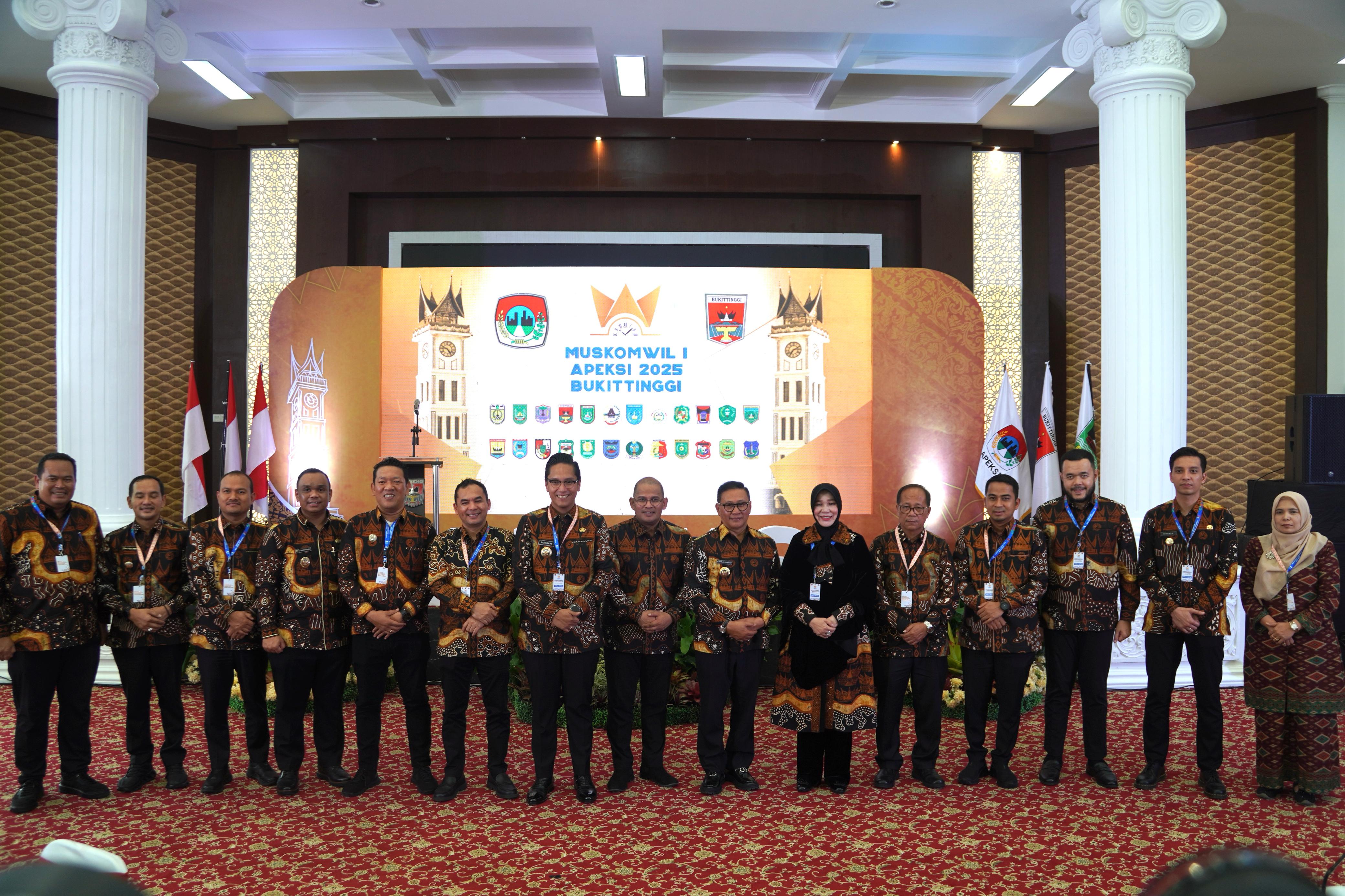Wali Kota Tanjungbalai Hadiri Muskomwil I APEKSI 2025 di Kota Bukittinggi