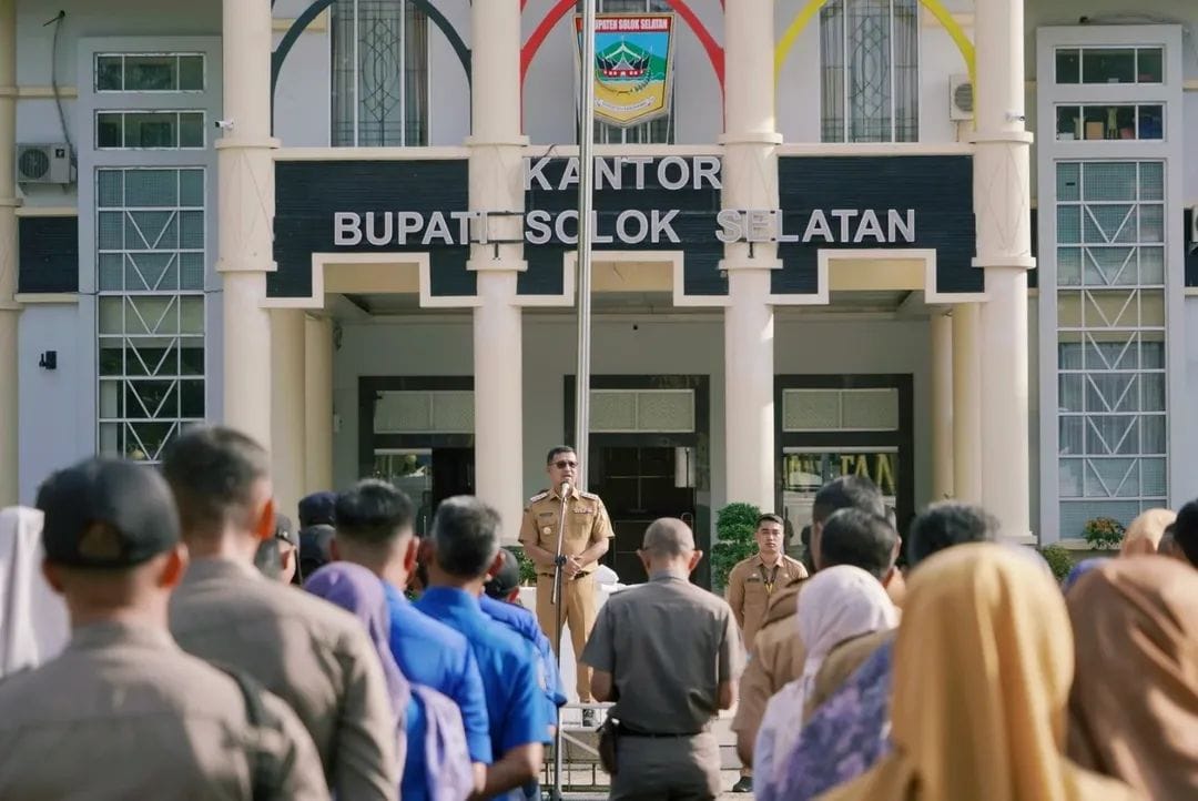 Apel Pagi Pemkab Solsel: Bupati dan Wakil Bupati Kompak Dorong Kinerja ASN