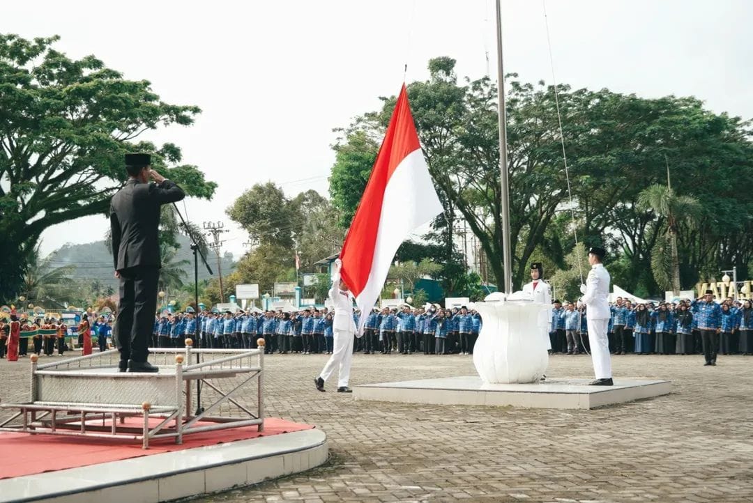 Wabup Yulian Efi Pimpin Upacara HARDIKNAS 2025 di Solok Selatan: Tegaskan Komitmen Wujudkan Pendidikan Tanpa Diskriminasi