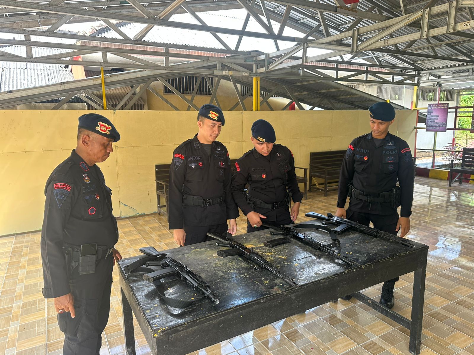 Dukung Opa Sikat  I Musi 2025, 11 Personel Yon A Pelopor Laksanakan Pembersihan Senjata AK-101