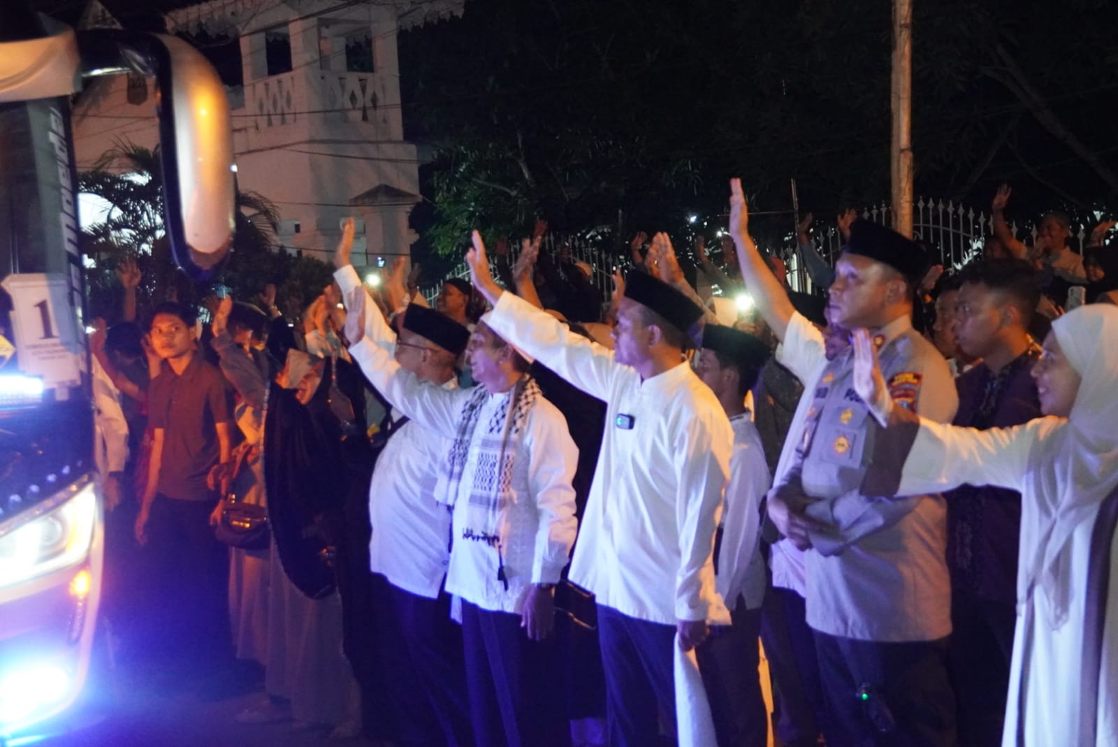 Bersama Forkopimda, Walikota Melepas Keberangkatan 117 Jamaah Calon Haji Kota Tanjungbalai