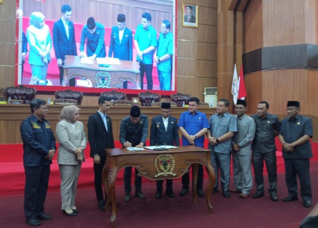 Tujuh Usulan Raperda Pemkab Mura Disetujui Dalam Rapat Paripurna DPRD
