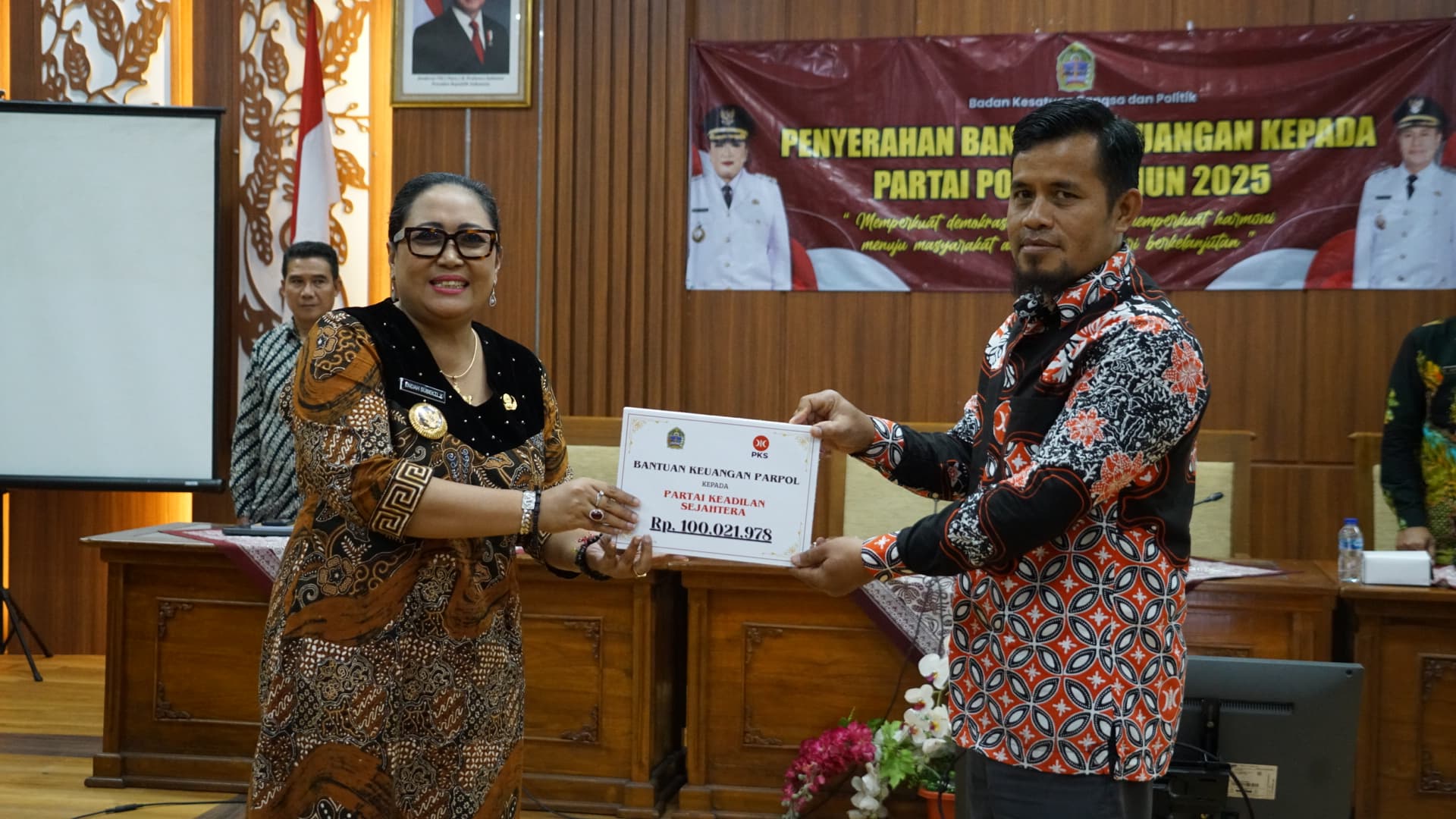 Kesbangpol Gunungkidul serahkan dana bantuan parpol Rp 1,1 miliar ke Partai Politik