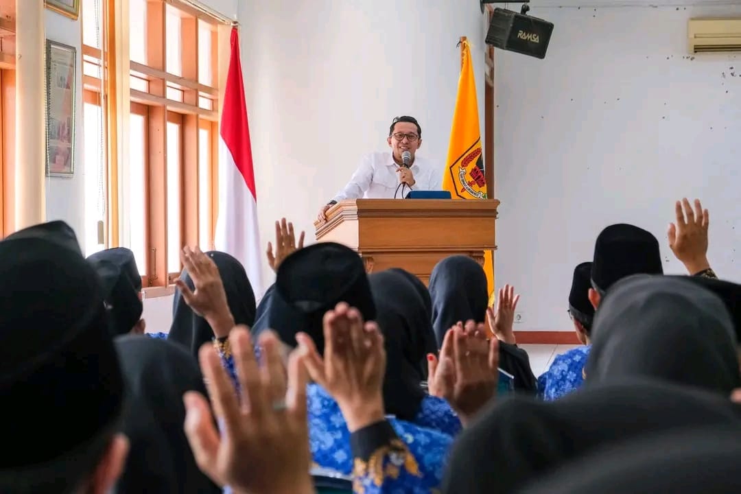 Bupati Eka Putra Serahkan SK Kepada 46 CPNS Tanah Datar: Niatkan Mengabdi Untuk Masyarakat