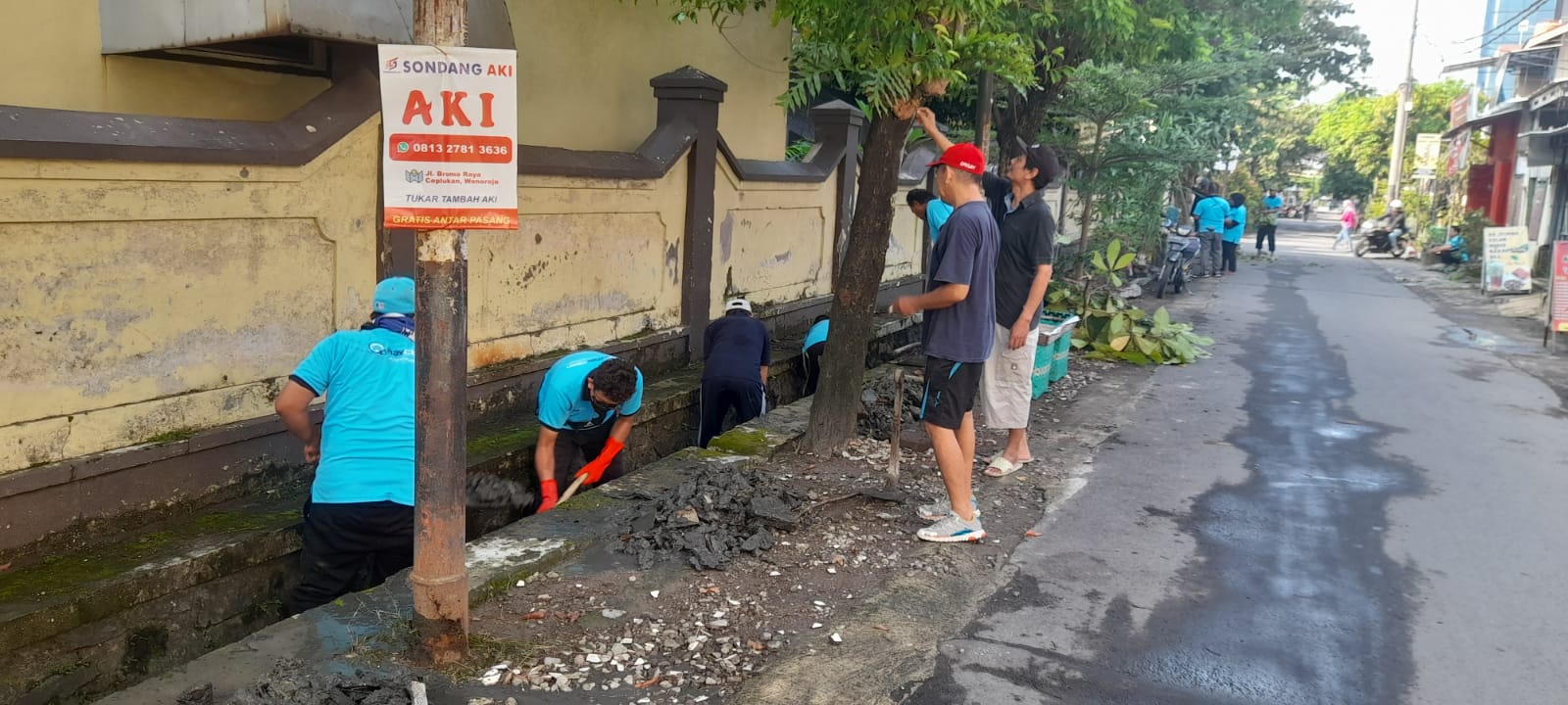 Sinergitas Babinsa Manahan Bersama Warga Masyarakat Ciptakan Lingkungan Yang Bersih, Rapi, Aman Dan Nyaman