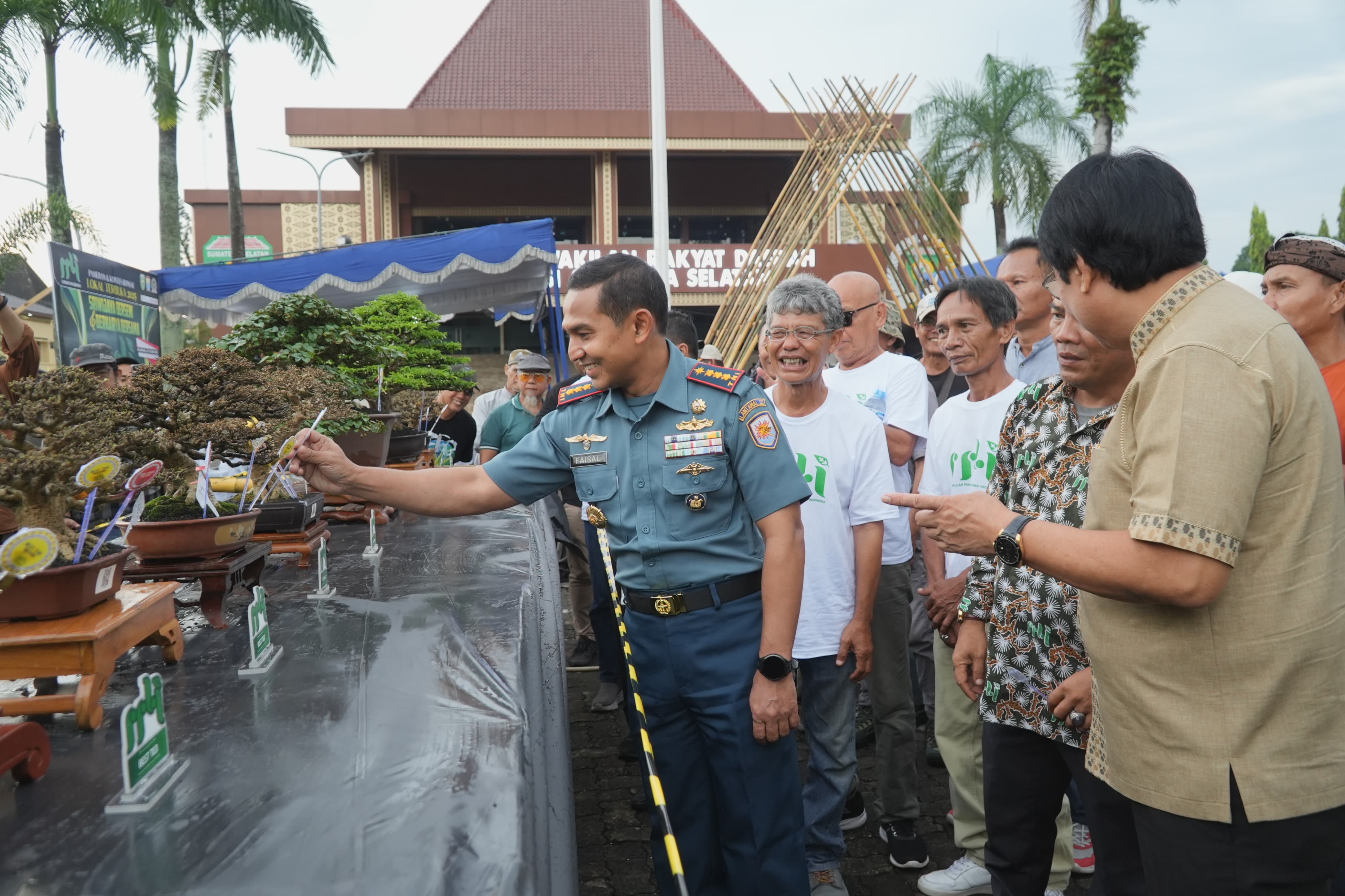 Kontes Bonsai Lokal Palembang Resmi Dibuka Danlanal