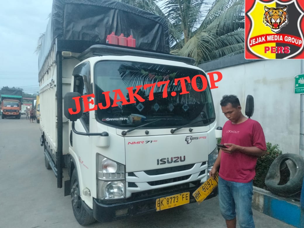 Woow Mobil Truk Isuzu Menggunakan 2 Nopol Yang Berbeda Diduga Akan Melansir BBM Subsidi Masuk Ke SPBU Bagan Pete