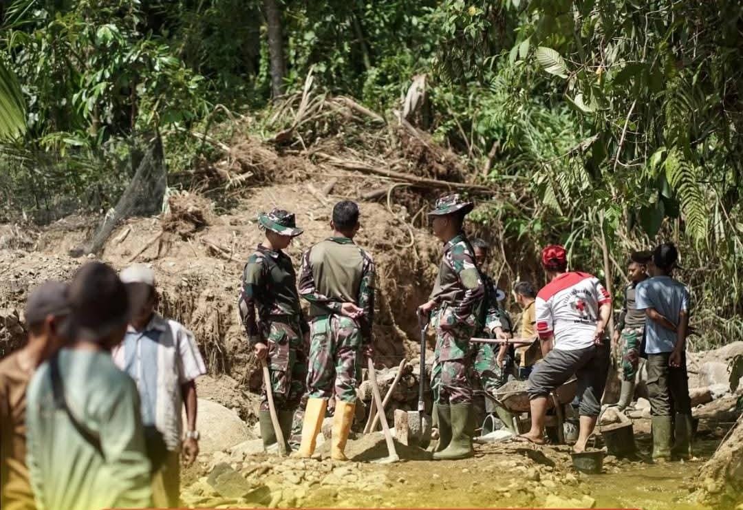 Masyarakat dan Lantamal II Padang Bahu Membahu Perbaiki Irigasi, Wujudkan Ketahanan Pangan di Solsel