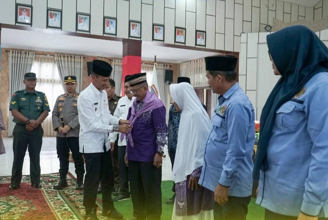 Wabup H. Yulian Efi Lepas Keberangkatan 35 Jemaah Calon Haji Solok Selatan