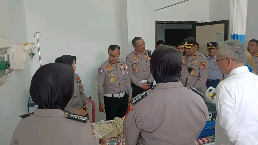 Polwan Polres Padang Panjang Laksanakan Trauma Healing bagi Korban dan Keluarga Kecelakaan Bus ALS