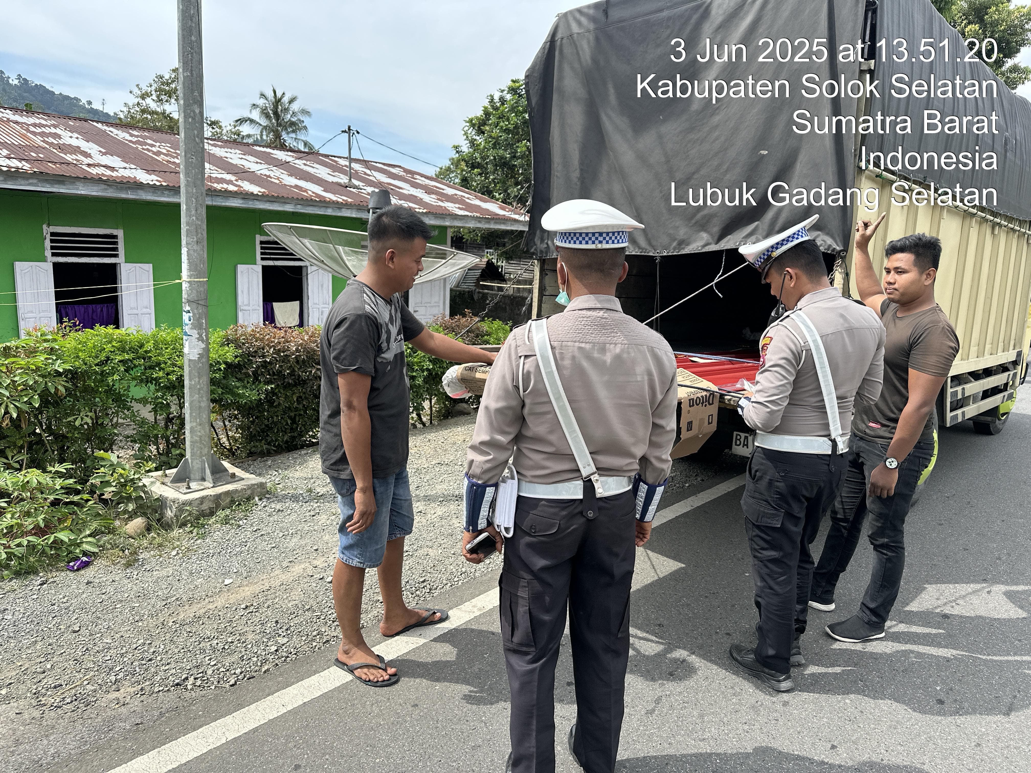 Kecilkan Ego, Kurangi Muatan – Aksi Humanis Satuan Lalu Lintas Polres Solok Selatan Tekan ODOL