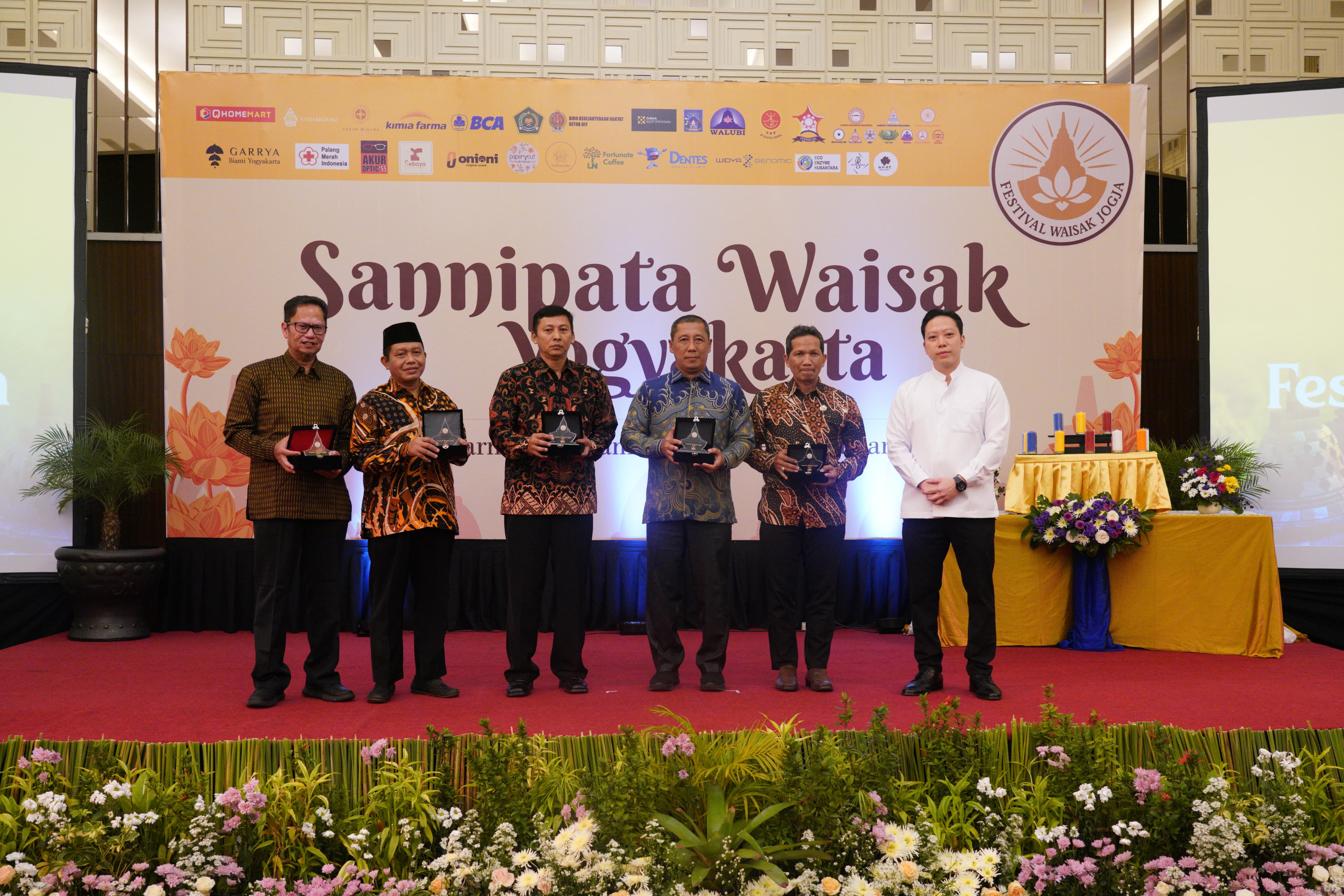 Danrem 072/Pamungkas Hadiri Sannipata Waisak Yogyakarta 2025