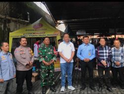 Yakinkan Pelaksanaan Pasar Murah Berjalan Tertib Dan Aman, Babinsa Kepatihan Kulon Laksanakan Pengamanan Dan Pengawasan