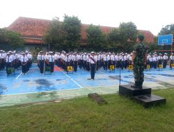 Tanamkan Kedisiplinan, Danramil Banjarsari Latih kan PBB Kepada Siswa-siswi SMP N 23 Surakarta