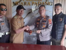 Dukung Ops Senpi 2025, Kades Sidomulyo 20 Serahkan Satu Pucuk Senpira Ke Polsek Muara Padang