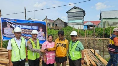 Penuh Haru Erna Tak Pernah Terpikir Rumahnya Akan Dibedah Polres Banyuasin