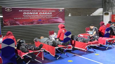 KRI Banda Aceh 593 Gelar Bakti Sosial di Palembang: Rayakan HUT Kolinlamil ke-64