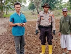 Polsek Rambutan Cek Lahan Persiapan Tanaman Jagung di Desa Sungai Pinang