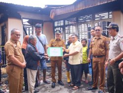 Wali Kota Payakumbuh  Serahkan Bantuan  Kepada Korban Kebakaran di Nan Kodok