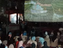 Di Tiga Kecamatan Film Maheff Ditayangkan Salah Satunya Perempuan Berlumur Lumpur