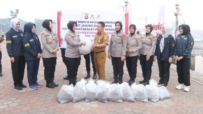 Menyambut Hari Jadi Polwan ke,77 , Srikandi Polda Sumsel Tebar benih ikan