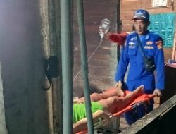 Mengeluh Sakit Pinggang IRT di Desa Upang Dilarikan ke RS Dengan Ambulance Apung Polairud Polda Sumsel