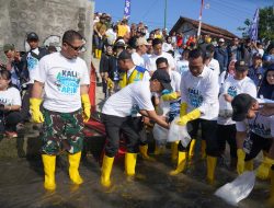 Danrem 072/Pamungkas Hadiri Aksi Bersih Sungai dan Tebar Benih Ikan