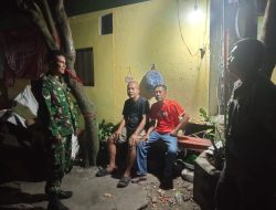 Sambangi Pos Ronda, Babinsa Sumber Bersama Linmas Membaur Bersama Masyarakat Jaga Kamtibmas