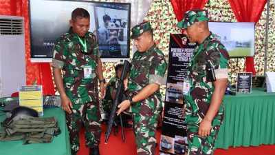 Pussimpur Kodiklatad Tampilkan Prototipe SIMPAN Hololens 2 di TNI FAIR 2025