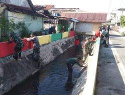 Menyatu Dengan Alam, Kodim 0735/Surakarta Bersihkan Sungai Todipan Dalam Rangka HUT Ke-80 TNI Dan HUT Ke-75 Kodam IV/Dip