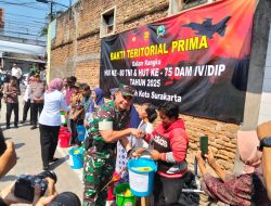 Sambut HUT Ke-80 TNI Dan HUT Ke-75 Kodam IV/Diponegoro, Kodim 0735/Surakarta Gelar Baksos Bagi Sembako