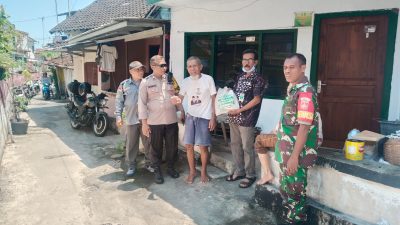 Peduli Sesama,Babinsa Jagalan Berikan Bantuan Sembako Kepada Warga Tidak Mampu