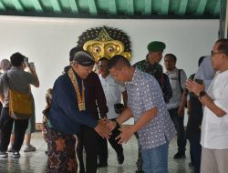 Kasrem 072/Pamungkas Hadiri Pembukaan Pameran Akhir Tahun Visit Ruang Pamer Pangastho Aji Yogyakarta