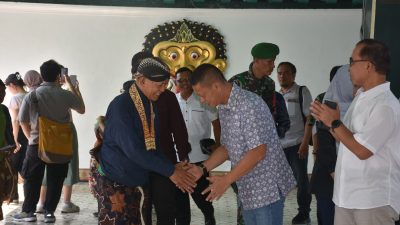 Kasrem 072/Pamungkas Hadiri Pembukaan Pameran Akhir Tahun Visit Ruang Pamer Pangastho Aji Yogyakarta