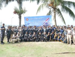 TNI AL Palembang Bersihkan Musi Rayakan HUT ke-80 TNI