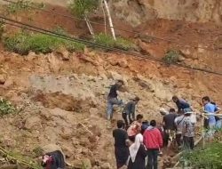 Galian Pasir Longsor Di Bungbulang Satu Orang Tertimbun. Warga Sekitar Cepat Menolongnya