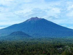 Jalur Pendakian Gn. Kerinci via Solsel: Pariwisata Melejit, Ekonomi Terungkit, Ekosistem Terjaga