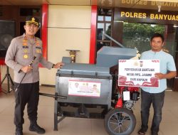 Kapolres Banyuasin Salurkan Bantuan Mesin Pipil Jagung dari Kapolri kepada Kelompok Tani
