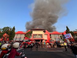 Polres Wonogiri Sigap Dan Bersinergi Dalam Penanganan Kebakaran Pasar Induk Wonogiri