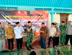 Bakti Teritorial Prima, Dandim 0735/Surakarta Serahkan 1.000 Sandal Gratis Dalam Rangka HUT ke-80 TNI