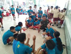 Berikan Motivasi, Babinsa Koramil 04/Jebres Ajak Siswa Siswi SD Disiplin Dan Giat Belajar Raih Cita-Cita