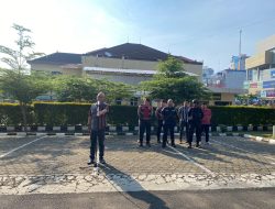 Personel Satgas Humas Melaksanakan kegiatan Operasi Sikat Musi II di Polda Sumsel