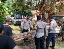 Ringankan Beban Warga, Polisi di Jepara Salurkan Bantuan Sembako