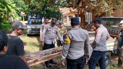 Ringankan Beban Warga, Polisi di Jepara Salurkan Bantuan Sembako